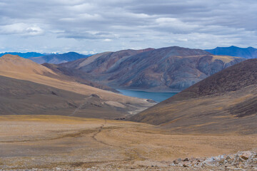 Fototapeta na wymiar Mirpal Tso - Lake Ladakh, an isolated, unexplored freshwater lake surrounded by white sand and mountains