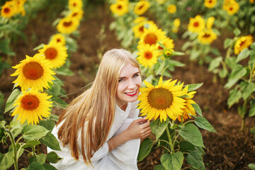 Happy girl on the field of sunflowers in summer. beautiful little girl in sunflowers