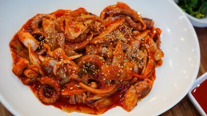 양념이 맛있게 배어난 낙지볶음