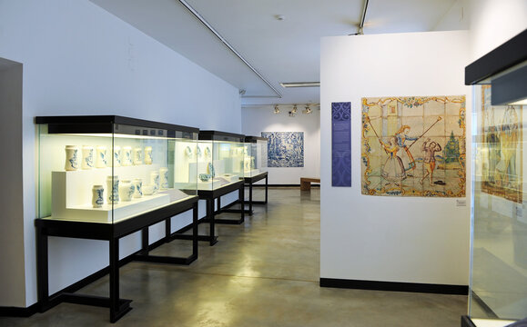 Colecci&oacute;n Carranza de Cer&aacute;mica en el Museo Comarcal de Daimiel, provincia de Ciudad Real, Castilla la Mancha, Espa&ntilde;a