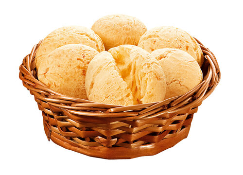 Cesta de vime com deliciosos p&atilde;es de queijo crocantes isolado em fundo transparente - cesta de p&atilde;o de queijo