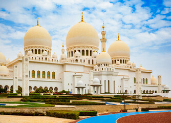 Fototapeta na wymiar Sheikh Zayed Mosque, Abu Dhabi