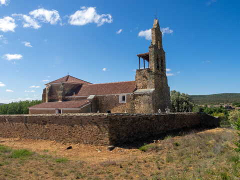 Iglesia de Santiago Ap&oacute;stol (siglo XIII). Santiago Millas, Castilla y Le&oacute;n, Espa&ntilde;a.