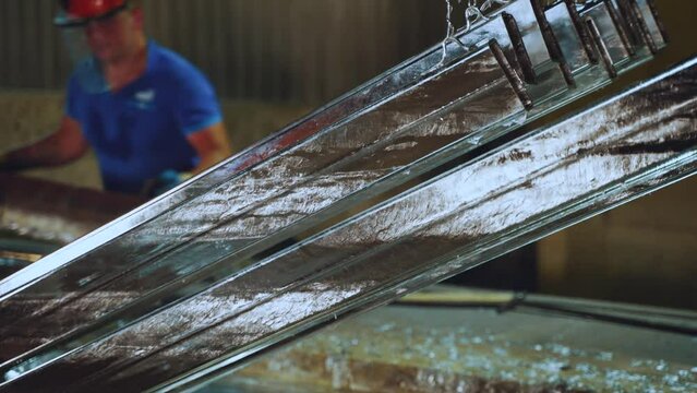 Metal galvanizing process, working processes of hot-dip galvanizing plant, metal production