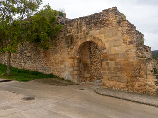 Muralla medieval de Santo Domingo de Silos (siglo XIII y reforzada en el XVI). Burgos, Castilla y León, España.