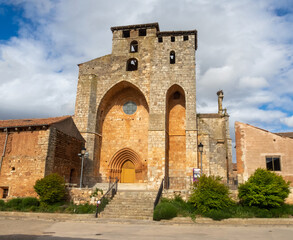 Fototapeta na wymiar Portada occidental protogótica (siglo XIII) de la iglesia de San Miguel. Mahamud, Burgos, España.