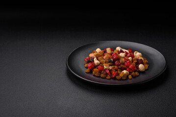 Mix of roasted cashews, hazelnuts and walnuts with dried cranberries and raisins