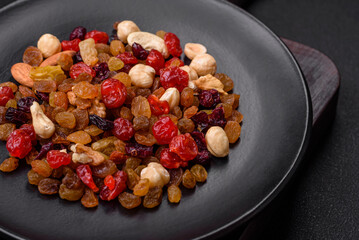Mix of roasted cashews, hazelnuts and walnuts with dried cranberries and raisins