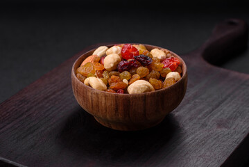 Mix of roasted cashews, hazelnuts and walnuts with dried cranberries and raisins