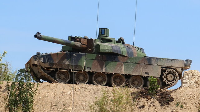 Char d&rsquo;assaut Leclerc, c&eacute;l&egrave;bre tank de combat de l&rsquo;Arm&eacute;e de Terre fran&ccedil;aise, fabriqu&eacute; par l&rsquo;entreprise d&rsquo;armement Nexter &ndash; juin 2022 (France)
