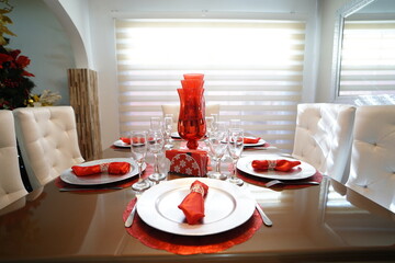 table setting in restaurant