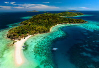Fototapeta na wymiar Ditaytayan island and its famous sand bar is one of the Calamian Islands, which are located south of Coron, Philippines