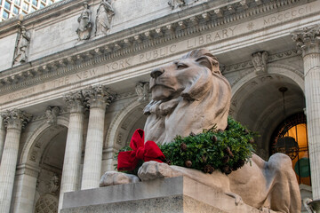 Lion statue at the entrance to New York City Public Library, 5th Avenue, Manhattan, NYC, USA