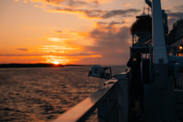 Obraz premium South Baymouth, On, Canada-July 2022 Chi-Cheemaun ferry arriving in South Baymouth from Tobermory