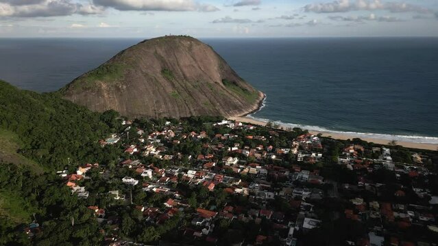 Itacoatiara Beach, Niteroi, Rio de Janeiro - Brasilien - Super-Totale, w&auml;hrend Sonnenuntergang
