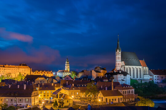 View of historic center of Cesky Krumlov dominated by St. Vitus Church at twilight, UNESCO World Heritage Site, Cesky Krumlov, South Bohemian Region