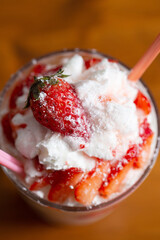 vanilla cream with strawberries