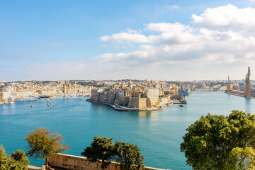 Obraz premium Forti Sant' Anglu, Birgu, La Valetta, Malta - view from the Upper Barrakka Gardens (panorama)