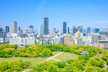 Obraz premium 初夏の大阪城天守閣から見た景色 大阪府大阪市 Scenery seen from the Osaka Castle tower in early summer. Oosaka Pref, Oosaka City.