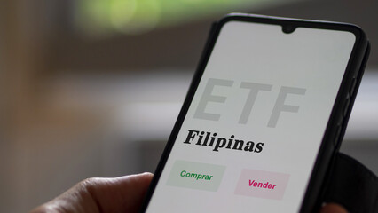 An investor analyzing an etf fund. ETF text in Spanish : Philippines, buy, sell.