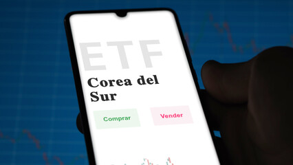 An investor analyzing an etf fund. ETF text in Spanish : South Korea, buy, sell.