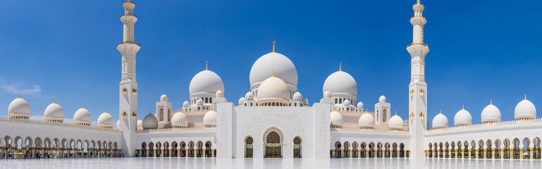 Fototapeta na wymiar Abu Dhabi Grand Mosque, Iconic Landmark and Architectural Marvel of UAE.