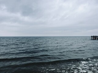 Fototapeta na wymiar Cloudy gray seascape, sea coast, windy cloudy weather 