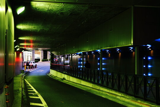電飾された地下道