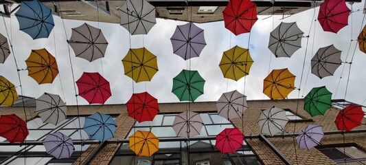 Bunte Regenschirme