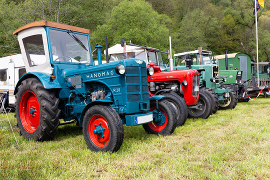 04. Mai 2019, H&ouml;nningen, Deutschland, Ausstellung von Oldtimer Traktoren