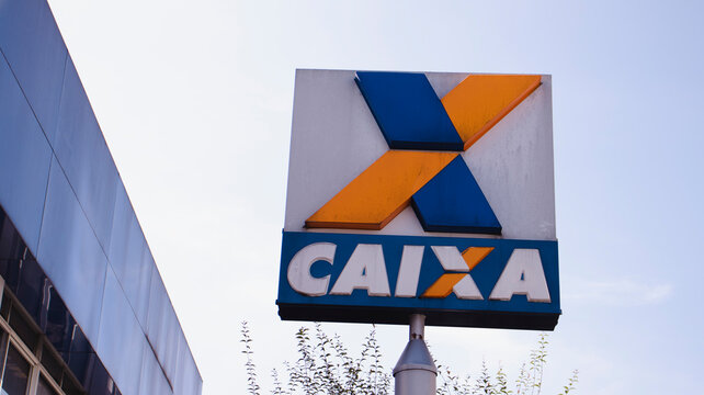 Totem da empresa caixa economica federal, foto feita em mogi das cruzes sp em 10 dez 2023