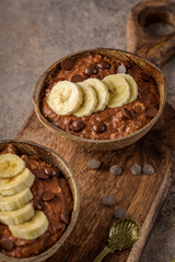 Coconut bowls with oat porridge