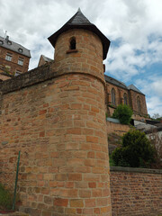 Alter Turm der historischen Stadtbefestigung von Saarburg an der Saar