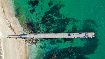 embarcadero en una playa de la ciudad de Marbella en la Costa del Sol, Andalucía - obrazy, fototapety, plakaty