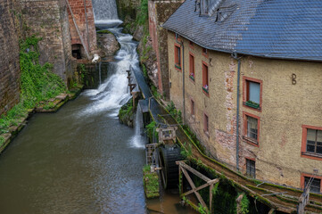 Historische Mühle und Wasserfall in der Altstadt von Saarburg an der Saar