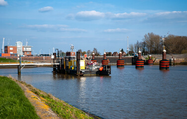 Naklejka premium Außenhafen an der Schleuse in Emden