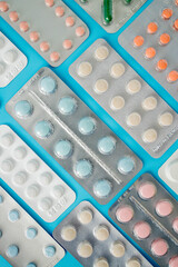 Colorful of tablets and capsules pill in blister packaging arranged with beautiful pattern with flare light. Pharmaceutical industry concept. Pharmacy drugstore