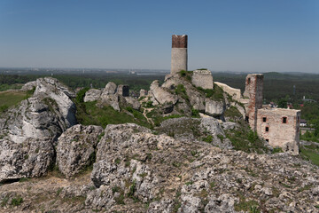 Fototapeta na wymiar Castle ruins in Olsztyn near Częstochowa