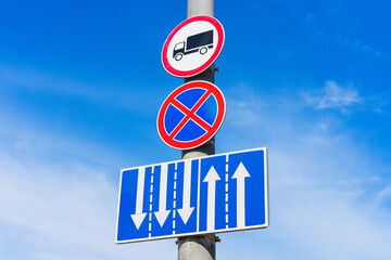 A traffic sign prohibiting car parking and prohibiting the movement of trucks with an additional sign indicating lane distribution