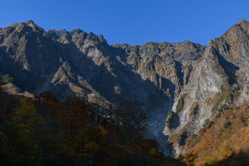 谷川岳の一ノ倉沢の紅葉