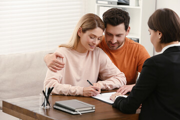 Professional notary helping couple with paperwork in office - obrazy, fototapety, plakaty