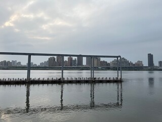 Naklejka premium 淡水川の風景、台北