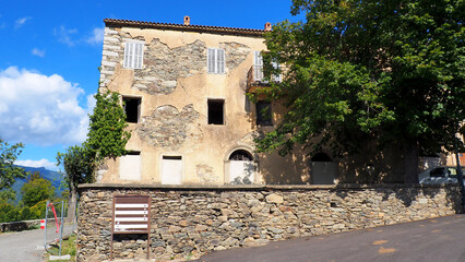 On the island of Corsica, nicknamed the Island of Beauty, many houses are abandoned by their owners who have left the island and unfortunately threaten to fall into ruin