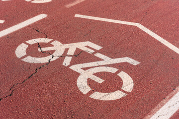 Carril bici agrietado