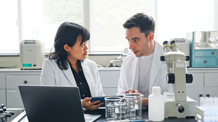 Naklejka premium Multinational researcher group experimenting in the lab. Research and Development.