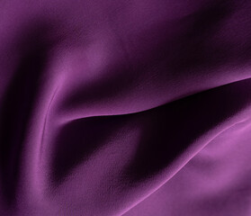 Drappeggio di tessuto in seta viola chiaroscuro