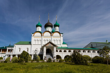 Fototapeta na wymiar Voznesensky Cathedral Pechersky of the Voznesensky Monastery, Nizhny Novgorod, Russia