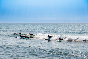 Un dia de surf en la costa 