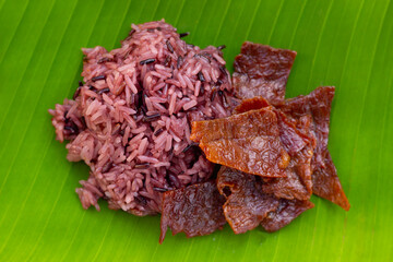 Black sticky rice with fried dried beef