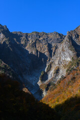 谷川岳の一ノ倉沢の紅葉